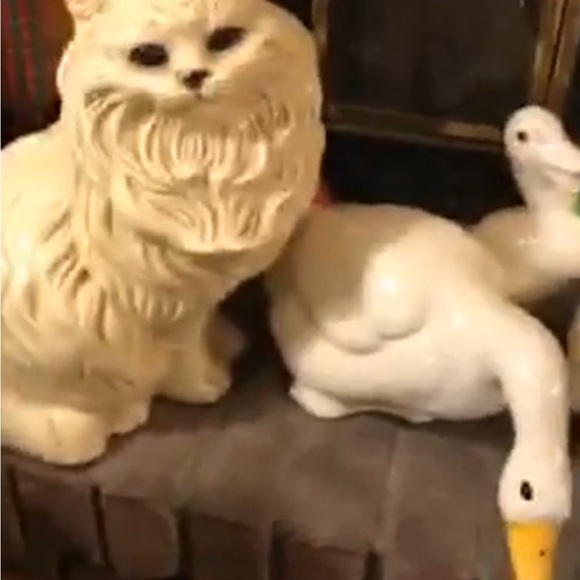 ISO: in search of my grandma’s vintage ceramic white Persian cat statue 🙏🏼 - Picture 8 of 15